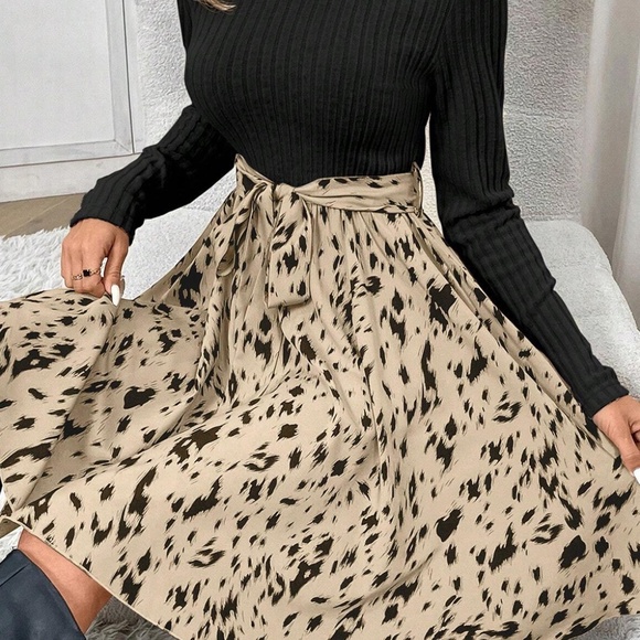 B162 Black Ribbed Knit Patchwork Printed Belted A-Line Dress - Picture 4 of 5